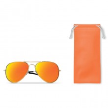 Солнцезащитные очки в чехле из