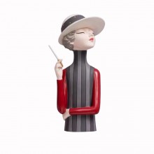 Статуэтка "Девушка с сигарой"