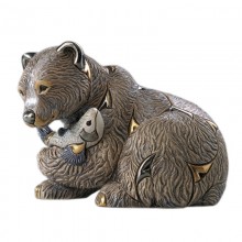 Скульптура "Медведь с рыбой"