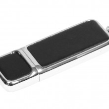 USB-флешка на 32 Гб компактной формы